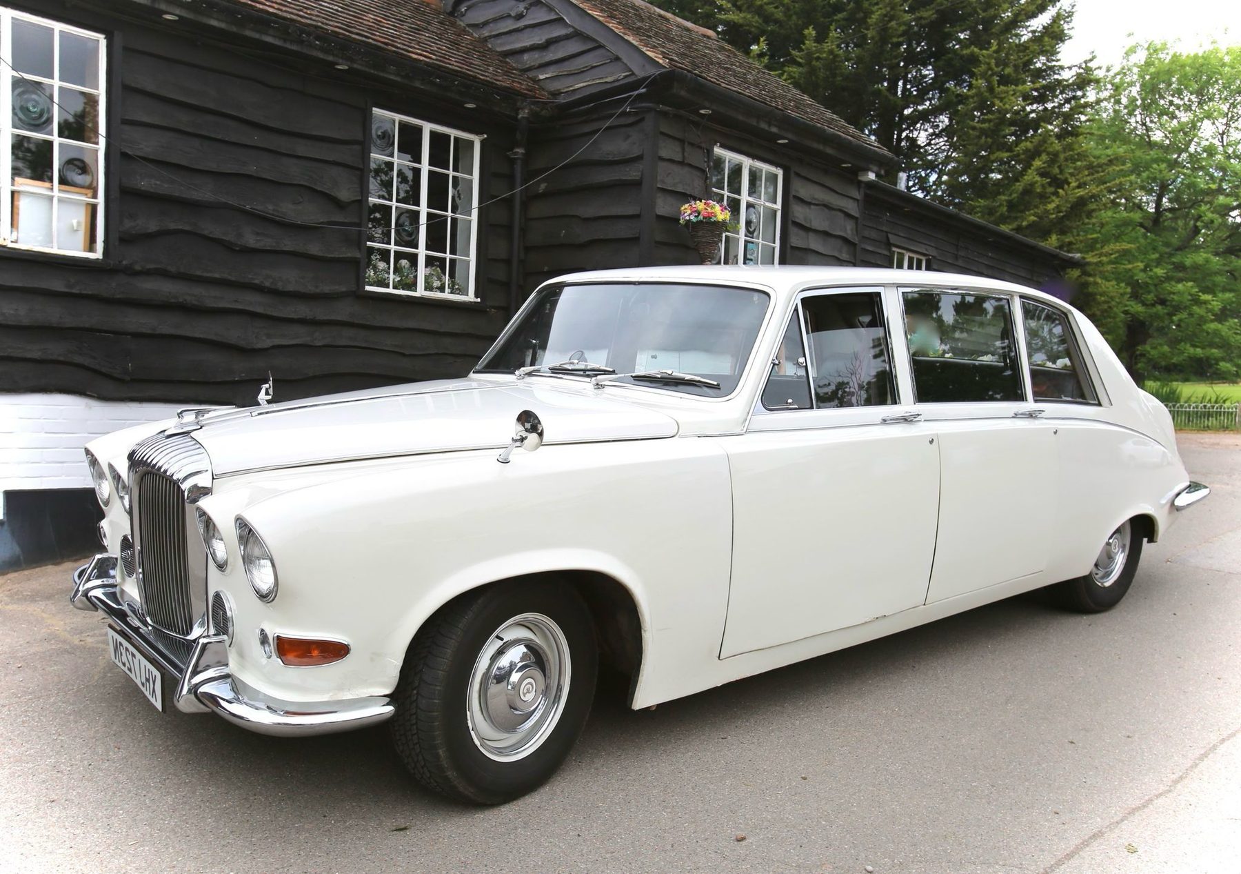 Daimler 420 — Bedford Executive Cars